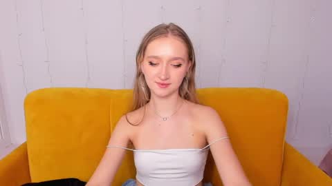 Snapshot of ameliawise chatting on 02-08-25, 11:44 ameliawise online show from 02-08-25, 11:44