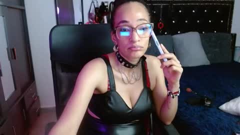 amelie__martinez online show from 11-17-25, 01:22