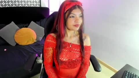 Snapshot of amelie_furtado chatting on 05-30-26, 01:52 amelie online show from 05-30-26, 01:52