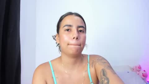 Snapshot of amelieburns18 chatting on 03-04-25, 04:27 Amelie online show from 03-04-25, 04:27