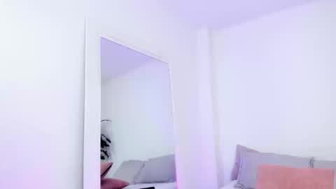 Snapshot of amelieburns18 chatting on 09-19-25, 09:48 Amelie online show from 09-19-25, 09:48