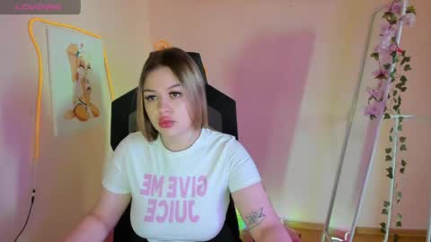 Amelie online show from 05-20-26, 01:34