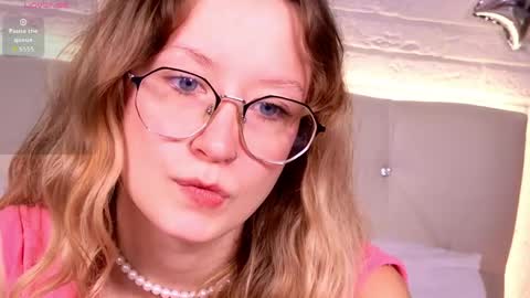 Amelie  online show from 06-03-26, 12:41