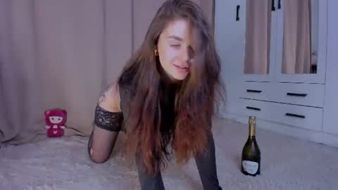 Snapshot of amelihallss chatting on 06-13-26, 03:10 Sex Doll online show from 06-13-26, 03:10