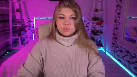 Snapshot of amellywhite chatting on 04-30-26, 01:06 Alina online show from 04-30-26, 01:06