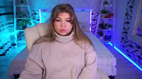 Snapshot of amellywhite chatting on 05-10-26, 12:43 Alina online show from 05-10-26, 12:43