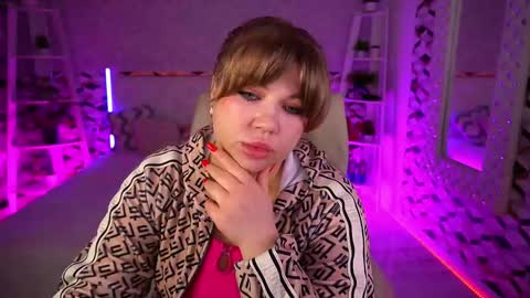 Snapshot of amellywhite chatting on 06-02-26, 12:29 Alina online show from 06-02-26, 12:29