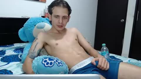 Snapshot of americanbig_dick chatting on 02-23-25, 08:39 Lucian online show from 02-23-25, 08:39