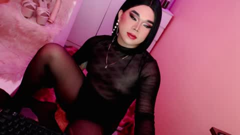 Queen Mireska online show from 02-06-25, 05:19