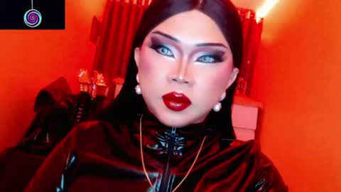 Snapshot of amiadoll chatting on 07-07-26, 01:48 Queen Mireska online show from 07-07-26, 01:48