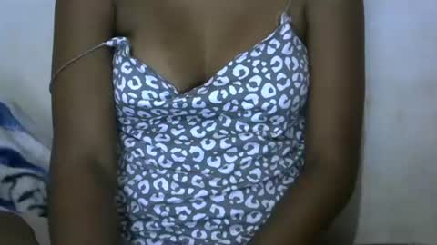 Snapshot of amichouu chatting on 11-25-25, 04:40 amichouu online show from 11-25-25, 04:40