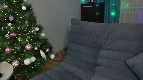 Snapshot of amilafran chatting on 12-29-24, 02:52 Mila online show from 12-29-24, 02:52