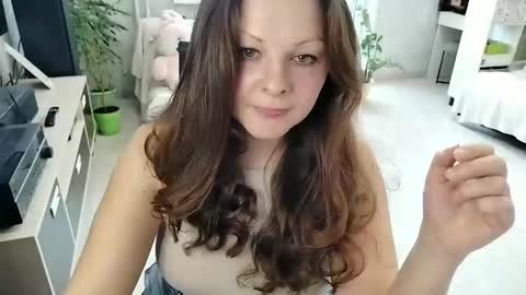 Snapshot of amilafran chatting on 10-28-25, 05:44 Mila online show from 10-28-25, 05:44