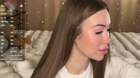 Amelia online show from 04-21-26, 10:10