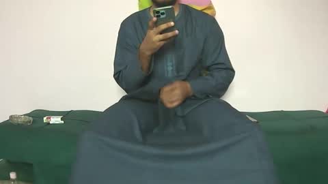 Snapshot of amir_elaraby chatting on 11-24-25, 12:05 Amir online show from 11-24-25, 12:05