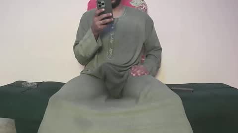 Snapshot of amir_elaraby chatting on 11-29-25, 08:50 Amir online show from 11-29-25, 08:50