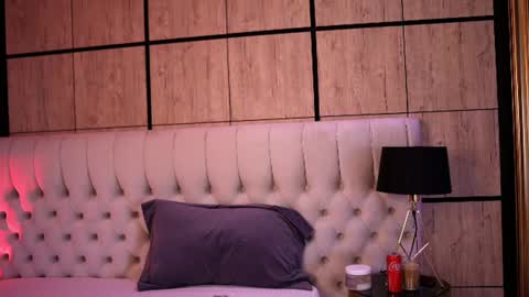Snapshot of amiraaluxe chatting on 06-15-26, 06:26 Amira online show from 06-15-26, 06:26