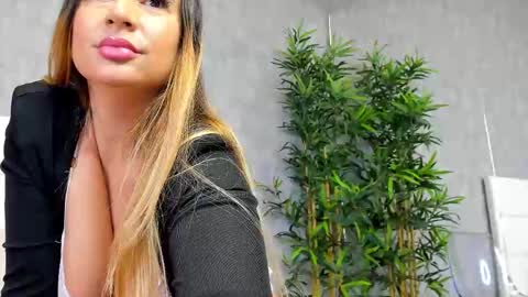 Snapshot of amirarees chatting on 10-30-25, 06:59 amirarees online show from 10-30-25, 06:59