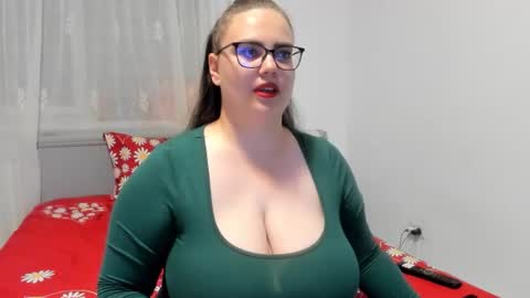 Snapshot of amiravyxen chatting on 06-13-26, 07:23 Amira Vyxen online show from 06-13-26, 07:23