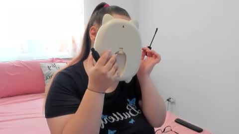 Snapshot of amiravyxen chatting on 06-17-26, 07:44 Amira Vyxen online show from 06-17-26, 07:44