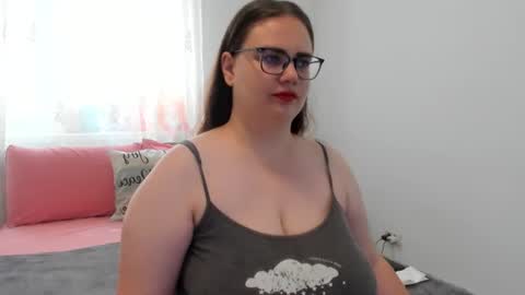Snapshot of amiravyxen chatting on 06-19-26, 07:56 Amira Vyxen online show from 06-19-26, 07:56