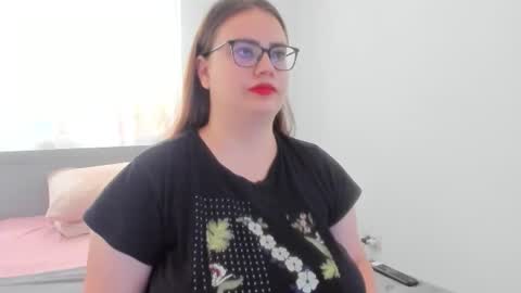Snapshot of amiravyxen chatting on 06-30-26, 08:04 Amira Vyxen online show from 06-30-26, 08:04