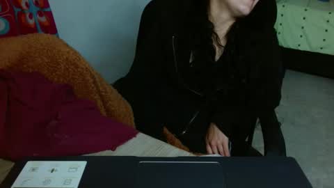 Snapshot of amitlu_ chatting on 10-24-25, 07:43 amitlu_ online show from 10-24-25, 07:43