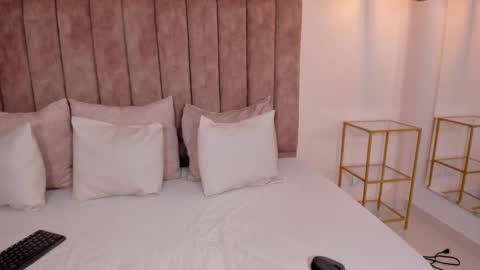 Snapshot of ammber_collins_ chatting on 11-28-25, 05:37 Amber online show from 11-28-25, 05:37