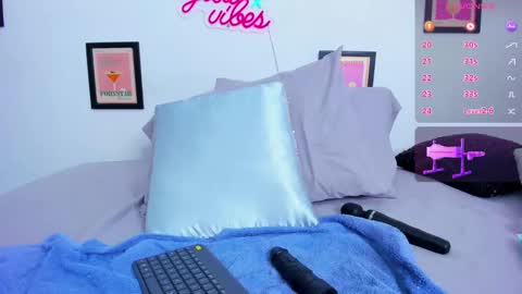 Snapshot of ammy_v chatting on 12-07-24, 03:52 Lu online show from 12-07-24, 03:52