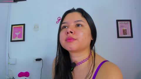 Snapshot of ammy_v chatting on 05-29-26, 01:31 Lu online show from 05-29-26, 01:31