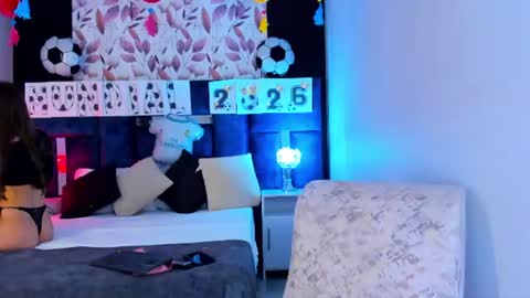 Snapshot of ammyjoness_ chatting on 06-18-26, 07:29 Ammy Jones online show from 06-18-26, 07:29