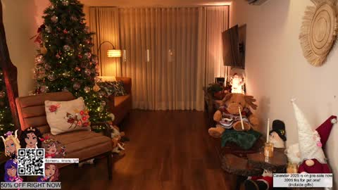 Snapshot of amnie_ chatting on 01-03-25, 12:11 RETURN 30TH 100 explicit on online show from 01-03-25, 12:11