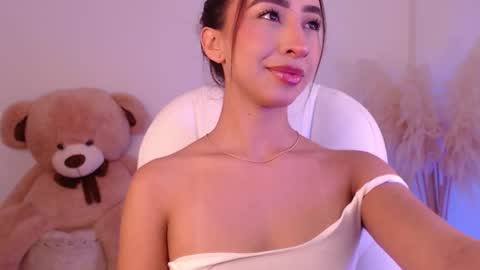 Snapshot of amonet_x chatting on 10-29-25, 11:01 Sophi online show from 10-29-25, 11:01