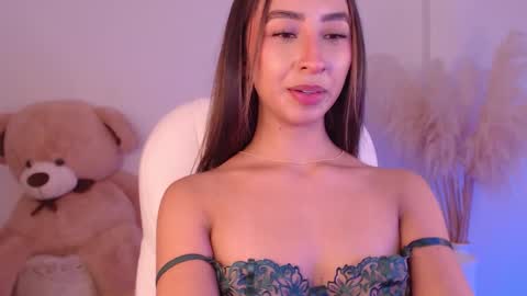 Snapshot of amonet_x chatting on 11-29-25, 08:17 Sophi online show from 11-29-25, 08:17