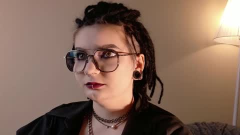 Snapshot of amorefae chatting on 04-13-26, 01:11 amore online show from 04-13-26, 01:11