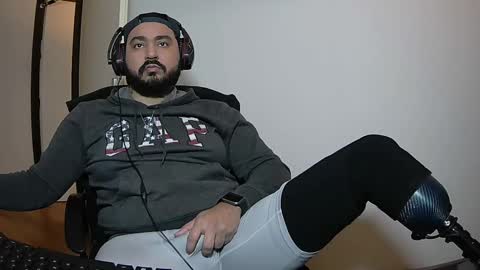 Amputee Leo online show from 01-06-25, 05:06