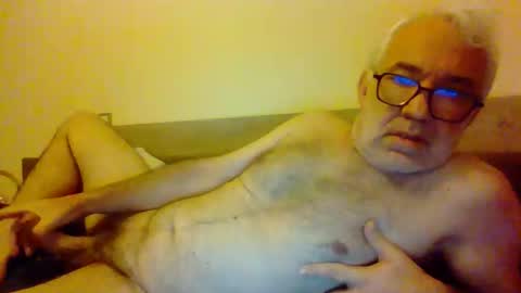 Snapshot of amstel69 chatting on 10-11-25, 12:36 amstel69 online show from 10-11-25, 12:36