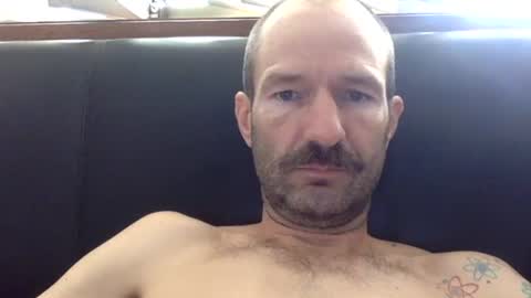 Snapshot of amued_mushroom chatting on 01-13-25, 09:52 Dan online show from 01-13-25, 09:52