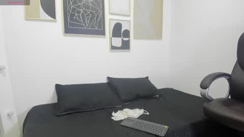 Snapshot of amy_fox2 chatting on 02-09-26, 01:04 Amy online show from 02-09-26, 01:04