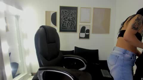 Snapshot of amy_fox2 chatting on 02-13-26, 01:40 Amy online show from 02-13-26, 01:40