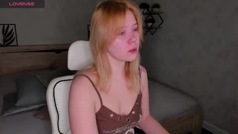 Snapshot of amy_kimberlly chatting on 10-12-25, 11:59 Amy online show from 10-12-25, 11:59