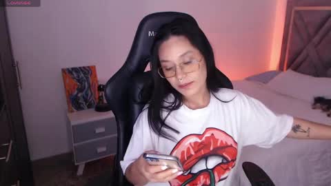 Snapshot of amy_stiward chatting on 06-04-26, 08:26 Mia Cristancho online show from 06-04-26, 08:26