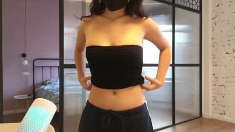 Snapshot of amyalwayshere chatting on 02-21-25, 02:06 girl next door named Amy online show from 02-21-25, 02:06