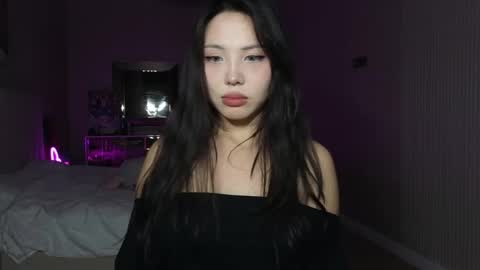 Snapshot of amyalwayshere chatting on 10-11-25, 06:39 girl next door named Amy online show from 10-11-25, 06:39