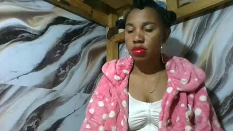 Snapshot of amyatche chatting on 06-22-26, 05:37 Amyatche online show from 06-22-26, 05:37
