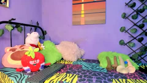 Amy Kamila online show from 10-27-25, 02:04