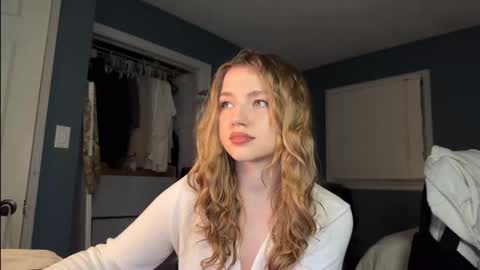 Snapshot of amyjj chatting on 11-18-25, 06:40 Amy online show from 11-18-25, 06:40