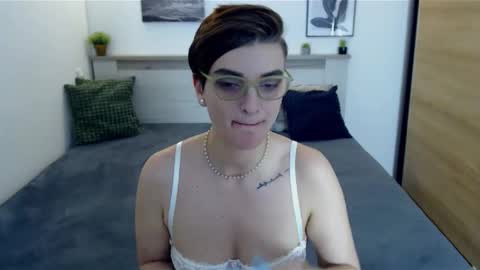 Hi there guys  My pleasure in your hands  pvt is open online show from 12-16-25, 03:44