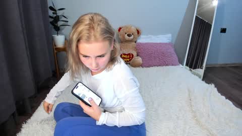 Snapshot of amymilson chatting on 12-13-24, 01:44 amymilson online show from 12-13-24, 01:44