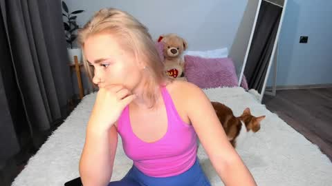 Snapshot of amymilson chatting on 12-15-24, 03:53 amymilson online show from 12-15-24, 03:53